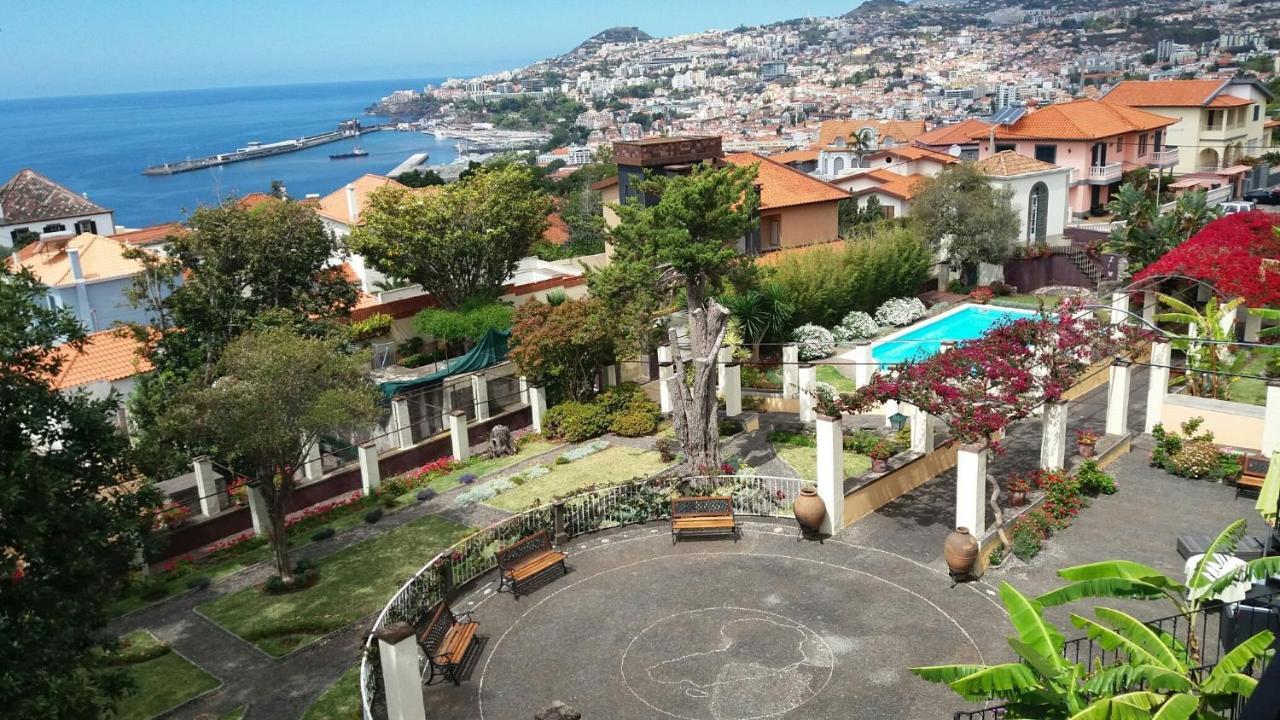 Purple Studio Funchal  Luaran gambar